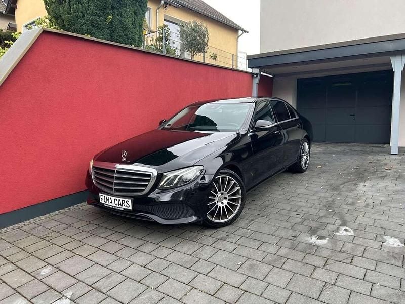 Gebraucht Mercedes E220 AMG 194 PS (142 kW) 2016 Schwarz  unilack Limousine