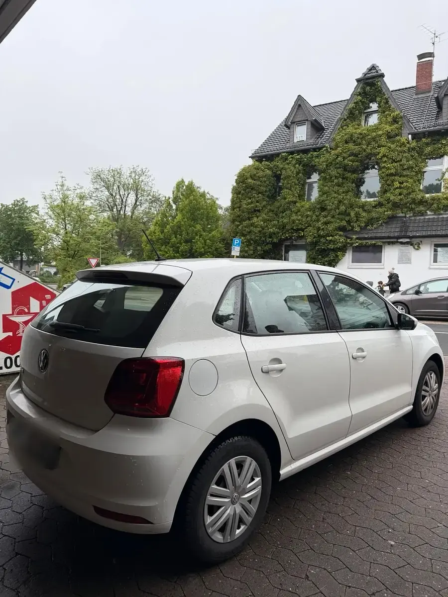 Gebraucht VW Polo 60 PS (44 kW) 2015 Weiß Kleinwagen