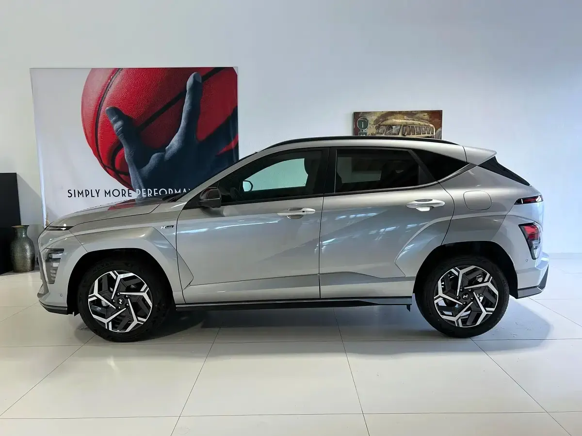 Gebraucht Hyundai Kona N Line 120 PS (88 kW) 2024 Silber SUV