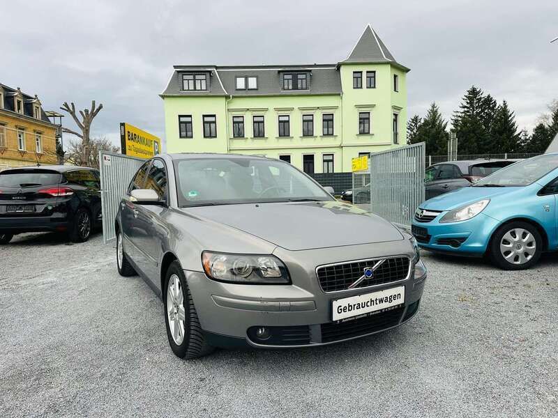 Braun Gebraucht 2004 Volvo S40 Kinetic Limousine | 3.499 € (Fairer Preis) - Bild 1/4