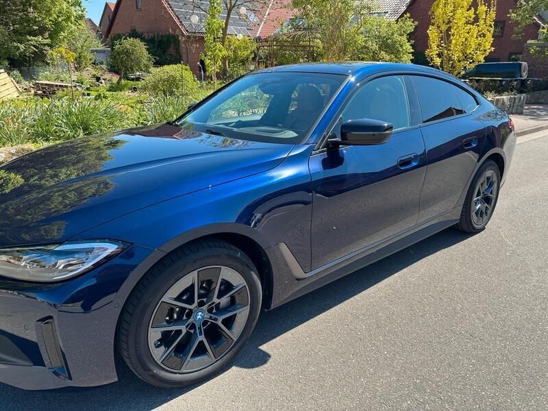 Blau Gebraucht 2023 BMW i4 Limousine | 44.500 € (Guter Preis) - Bild 1/4