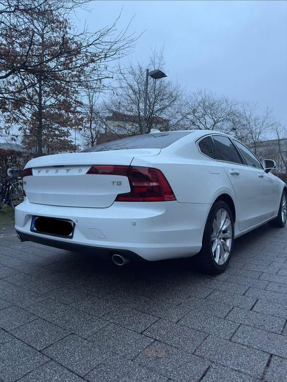 Second-hand Volvo S90 250 CP (183 kW) 2018 Alb Berlinǎ