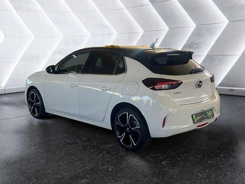 Gebraucht Opel Corsa Elegance 101 PS (74 kW) 2022 Jade weiss/arktis weiss Kleinwagen
