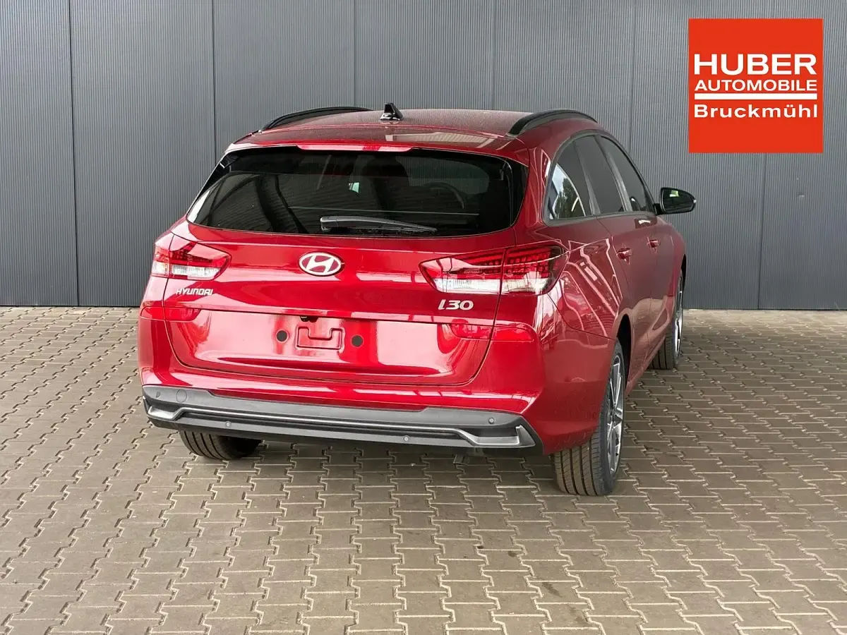 Neu Hyundai i30 Comfort 101 PS (74 kW) 2025 Ultimate red Kombi