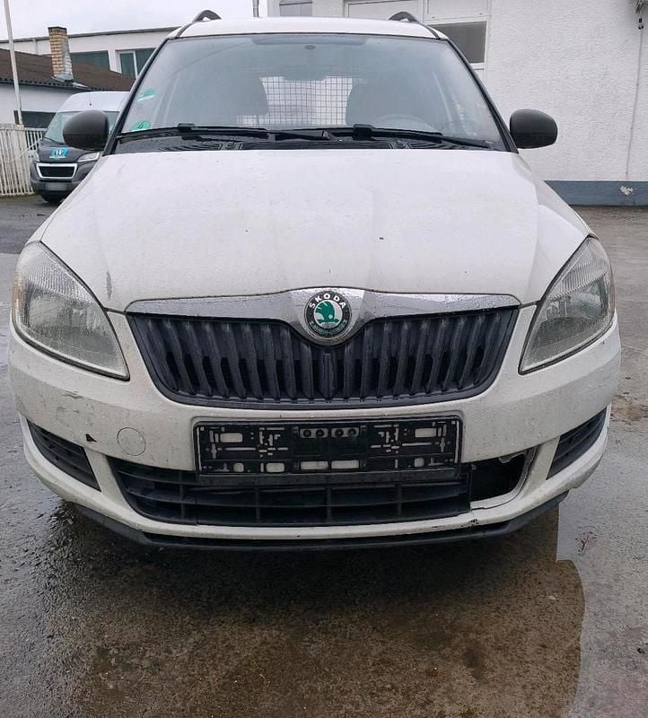 Gebraucht Skoda Roomster 90 PS (66 kW) 2012 Weiß Van / Kleinbus