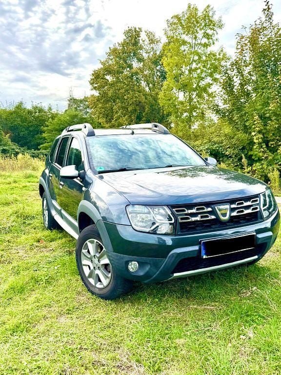 Grau Gebraucht 2015 Dacia Duster Prestige SUV | 8.950 € (Fairer Preis) - Bild 1/4