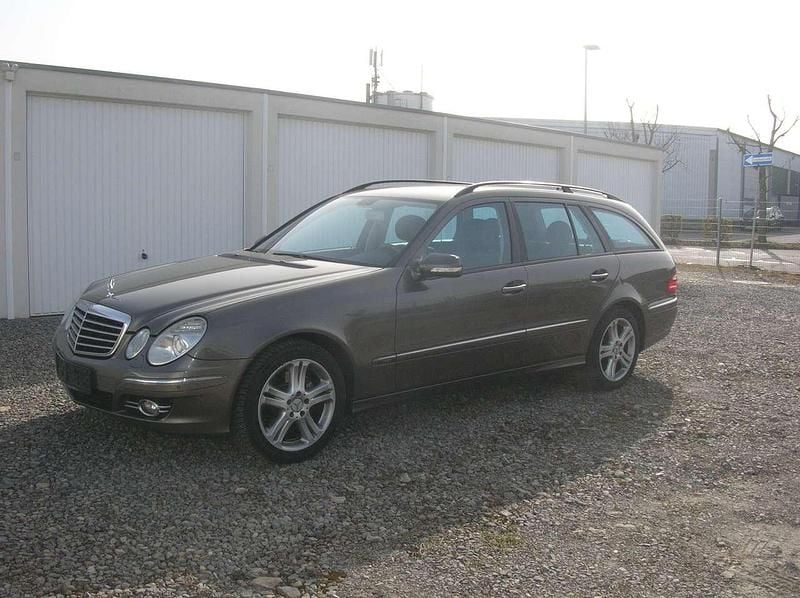 Gebraucht Mercedes E320 Avantgarde 224 PS (164 kW) 2009 Indiumgrau  metalliclack Kombi