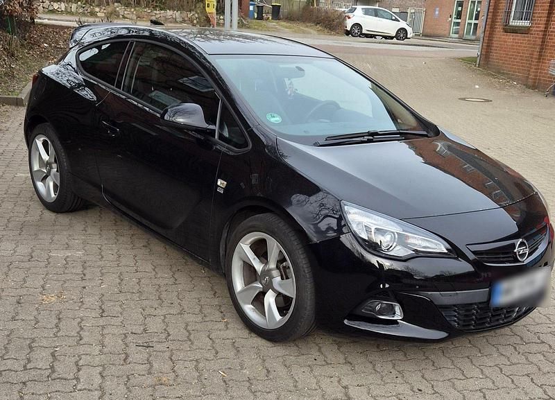Gebraucht Opel Astra GTC Active 140 PS (102 kW) 2017 Schwarz Limousine