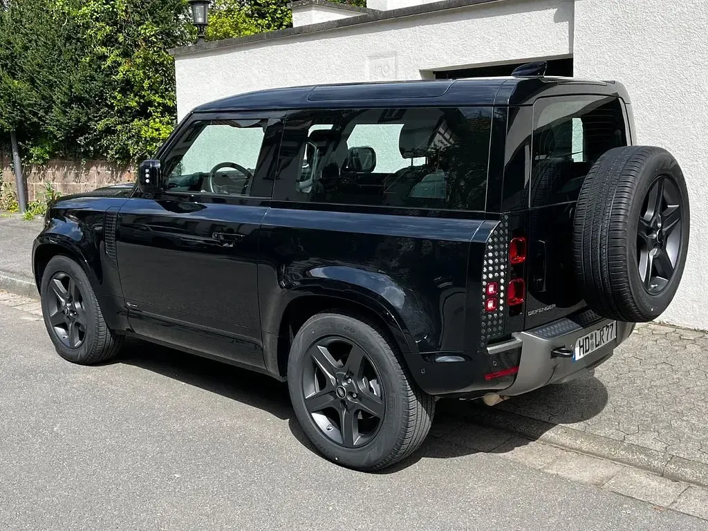 Gebraucht Land Rover Defender SE Dynamic 249 PS (183 kW) 2021 Schwarz SUV