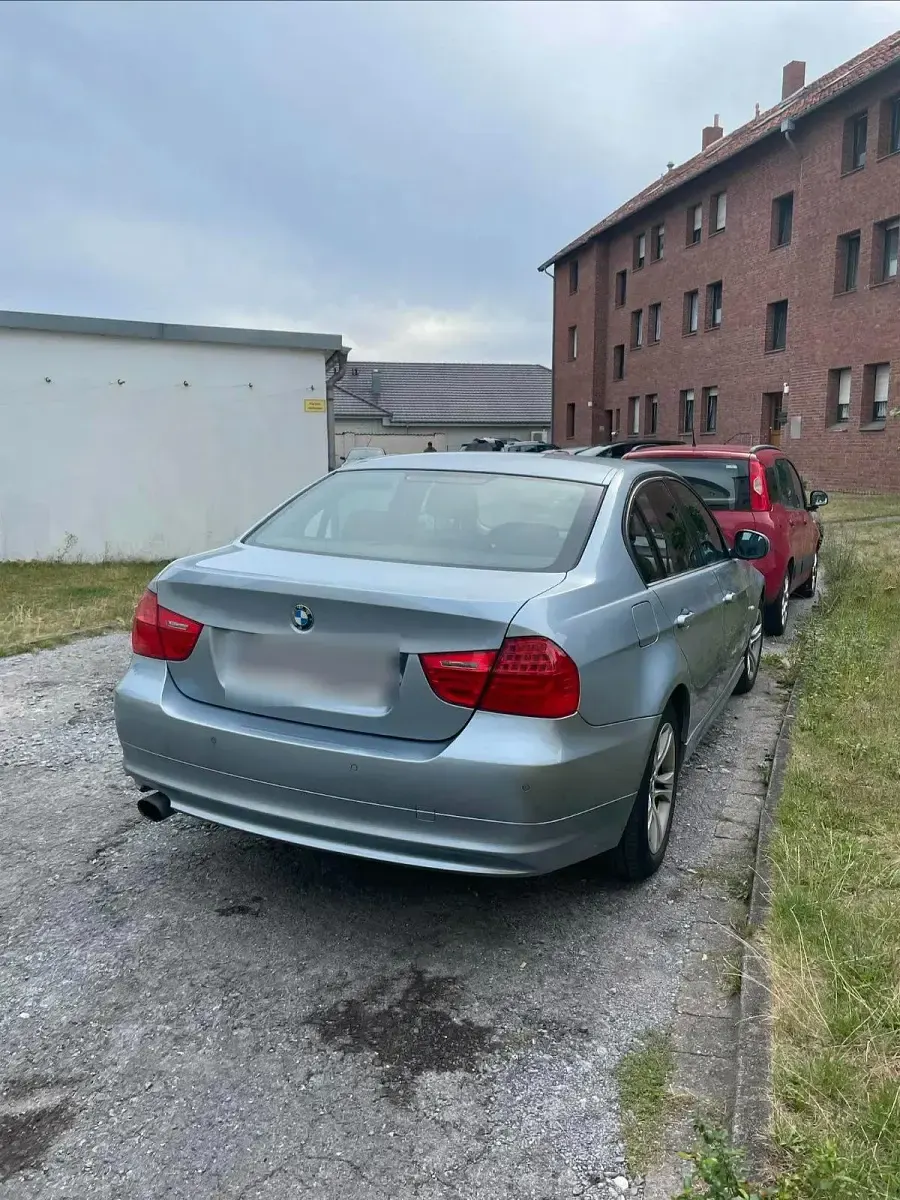 Gebraucht BMW 318 143 PS (105 kW) 2009 Blau Limousine