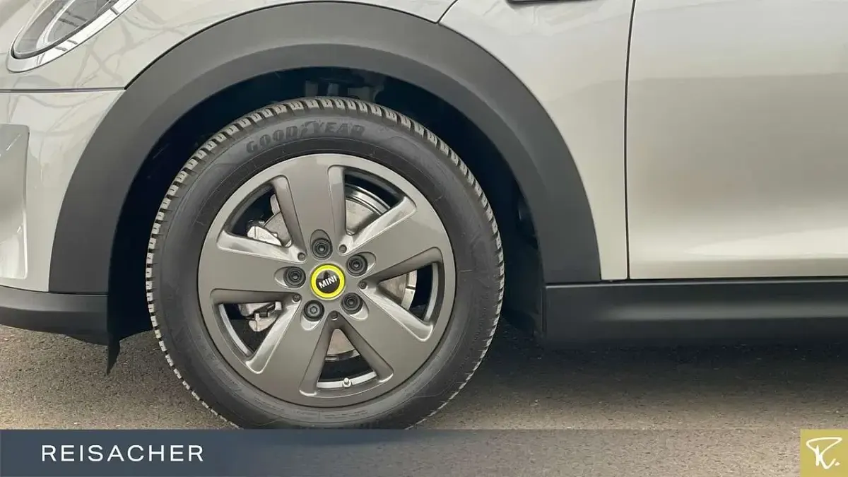 Usata Mini Cooper SE Essential 135 kW (184 CV) 2023 Argento Utilitaria