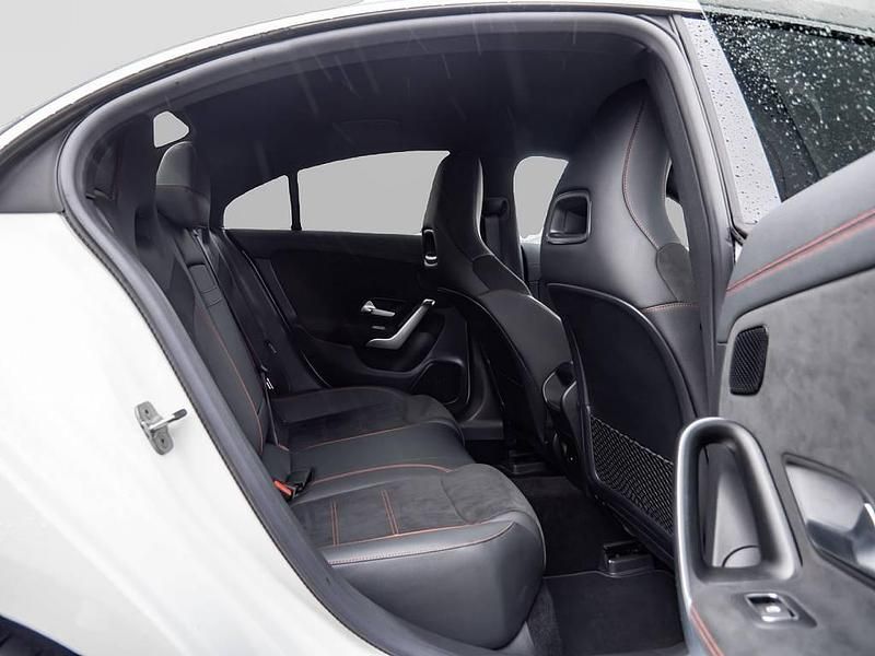 Gebraucht Mercedes CLA250 163 PS (119 kW) 2025 Weiß Limousine