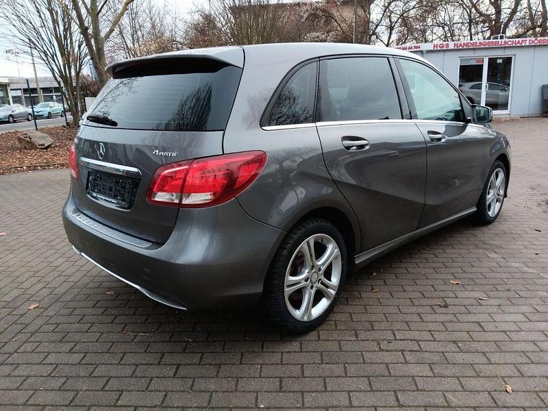 Gebraucht Mercedes B200 136 PS (100 kW) 2016 Mountaingrau  met. Van / Kleinbus