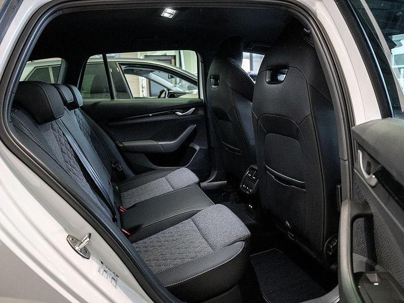 Gebraucht Skoda Octavia SportLine 150 PS (110 kW) 2026 Moonweiß perleffekt Kombi
