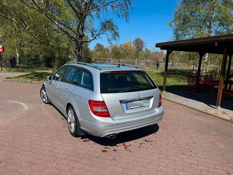 Second-hand Mercedes C220 Avantgarde 170 CP (125 kW) 2012 Argintiu Berlinǎ