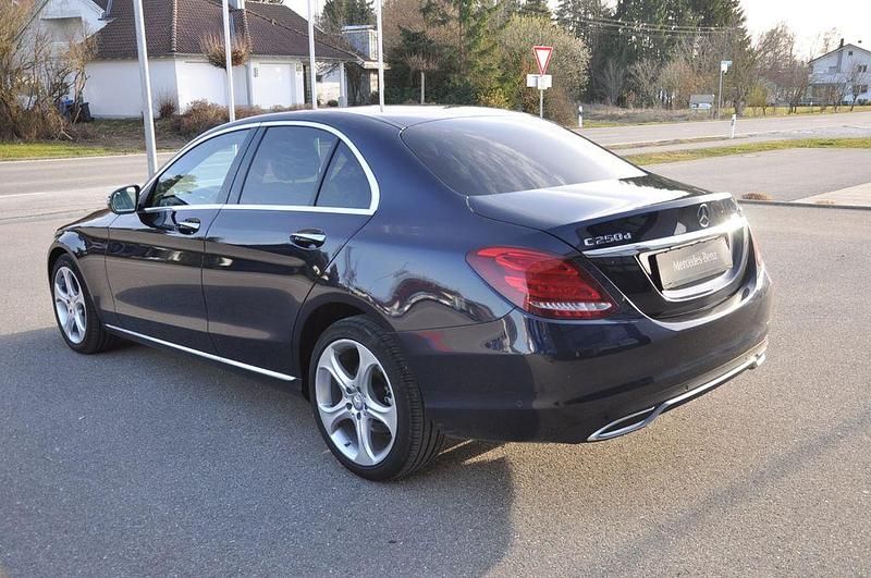 Gebraucht Mercedes C250 204 PS (150 kW) 2017 Blau Limousine