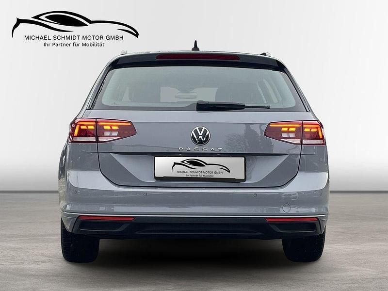 Gebraucht VW Passat Business 122 PS (89 kW) 2023 Grau Limousine