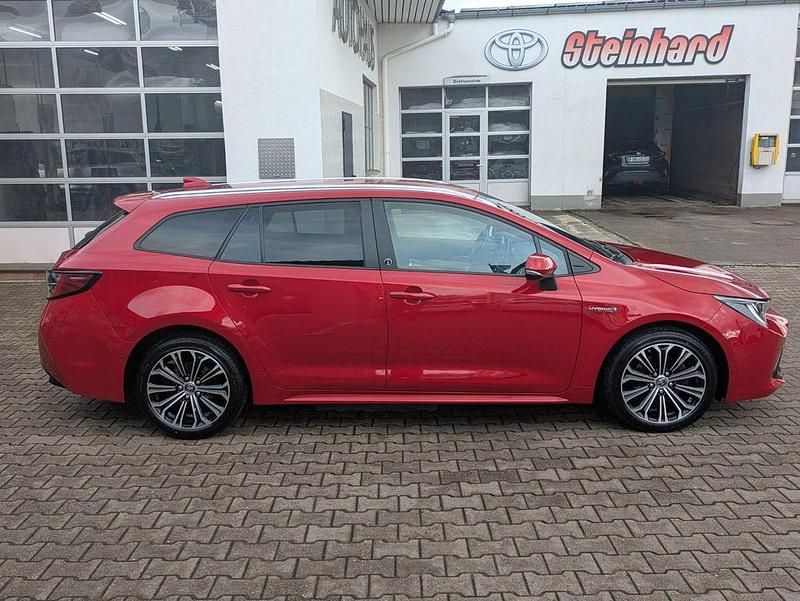 Gebraucht Toyota Corolla Team 184 PS (135 kW) 2021 Rot Limousine