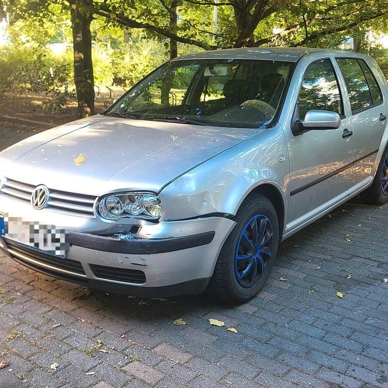 Grau Gebraucht 2002 VW Golf IV Kleinwagen | 500 € (Superpreis) - Bild 1/4