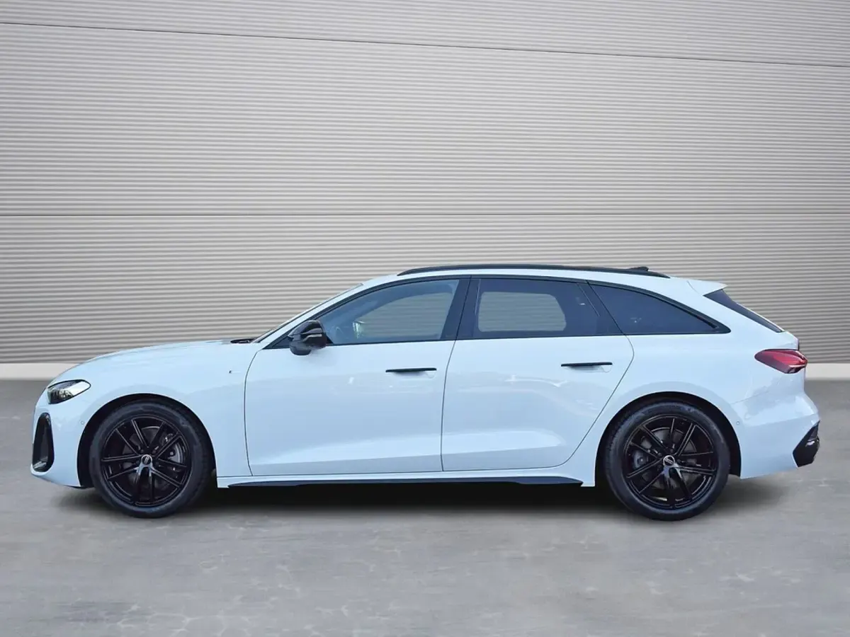 Gebraucht Audi A5 Ambiente 204 PS (150 kW) 2025 Gletscherweiß metallic Kombi
