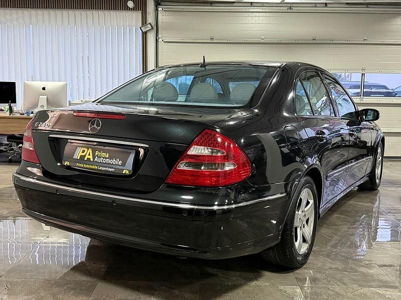 Gebraucht Mercedes E240 Avantgarde 177 PS (130 kW) 2003 Schwarz Limousine
