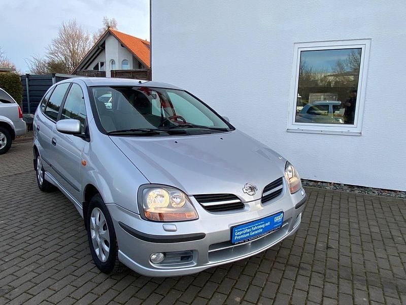 Gebraucht Nissan Almera Tino Visia 136 PS (100 kW) 2002 Silber Van / Kleinbus