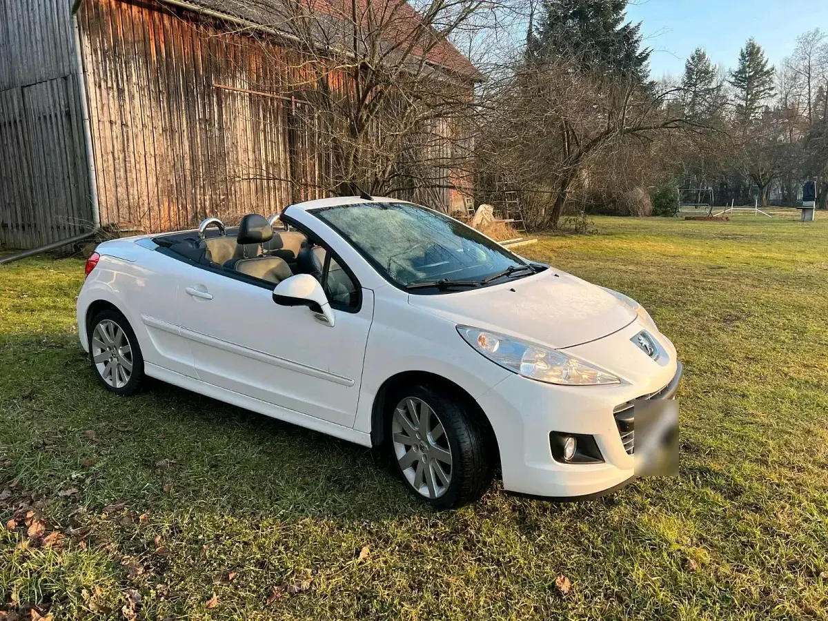 Gebraucht Peugeot 207 CC 120 PS (88 kW) 2013 Weiß Cabrio