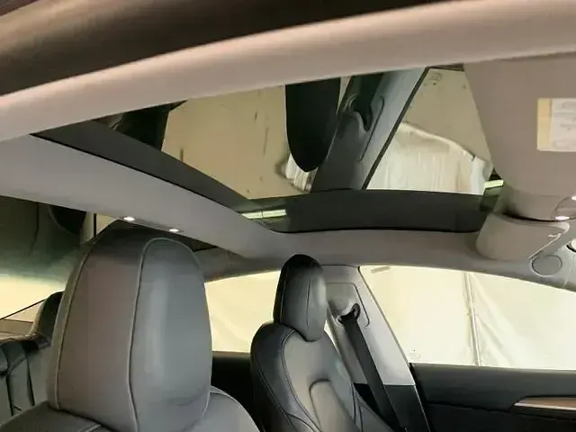 Gebraucht Tesla Model 3 258 kW (351 PS) 2022 Weiss metallic Limousine
