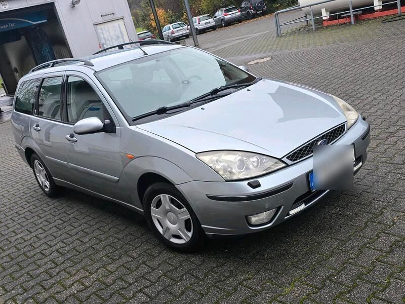 Silber Gebraucht 2004 Ford Focus Ghia Kombi | 2.100 € (Etwas zu teuer) - Bild 1/4
