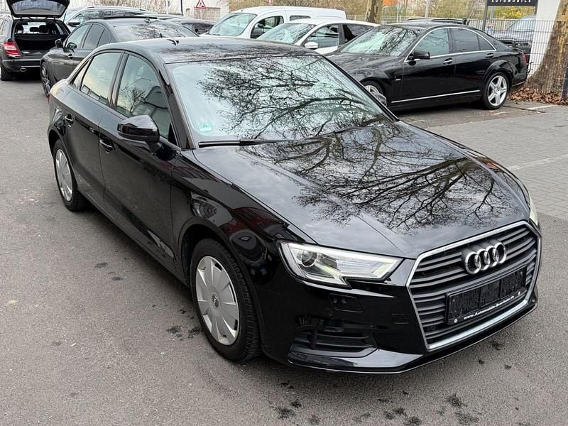 Gebraucht Audi A3 Basis 116 PS (85 kW) 2019 Schwarz Limousine