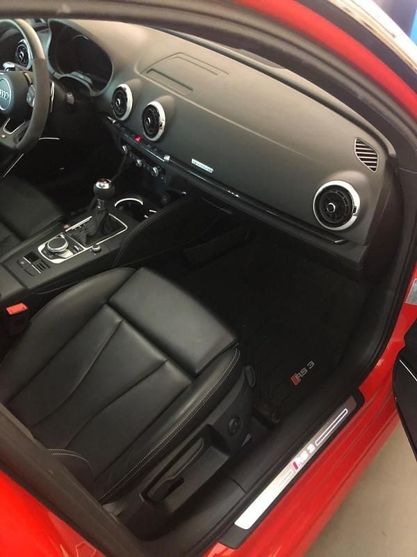 Second-hand Audi RS3 400 CP (294 kW) 2018 Roșu Berlinǎ