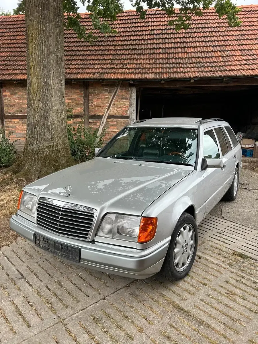 Gebraucht Mercedes 300 220 PS (161 kW) 1992 Silber Kombi