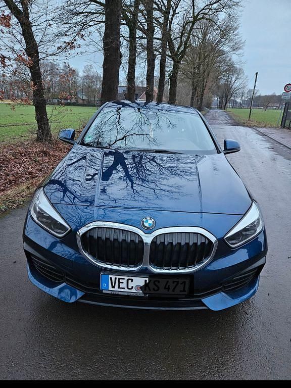 Blau Gebraucht 2019 BMW 118 Advantage Kleinwagen | 15.500 € (Fairer Preis) - Bild 1/4