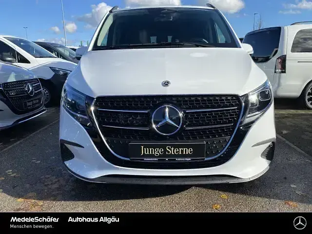 Gebraucht Mercedes V220 Style 163 PS (119 kW) 2025 Bergkristallweiß Van / Kleinbus