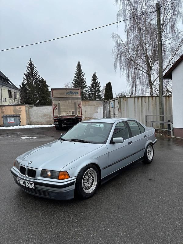 Gebraucht BMW 320 150 PS (110 kW) 1998 Silber Limousine