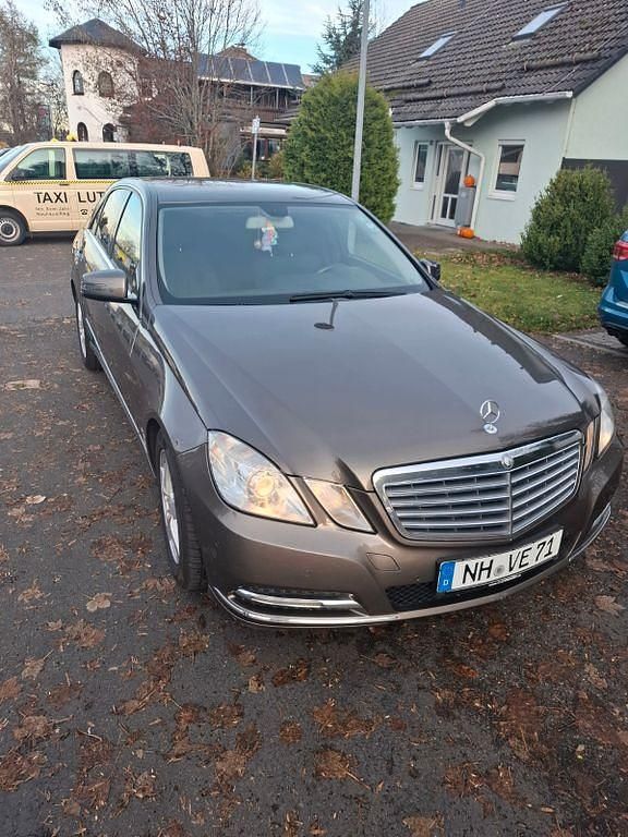 Gebraucht Mercedes E220 Edition 170 PS (125 kW) 2012 Beige Limousine