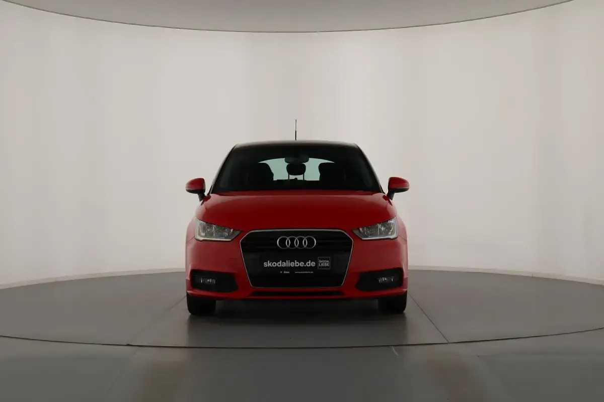 Gebraucht Audi A1 Comfort 95 PS (69 kW) 2016 Misanorot perleffekt Kleinwagen