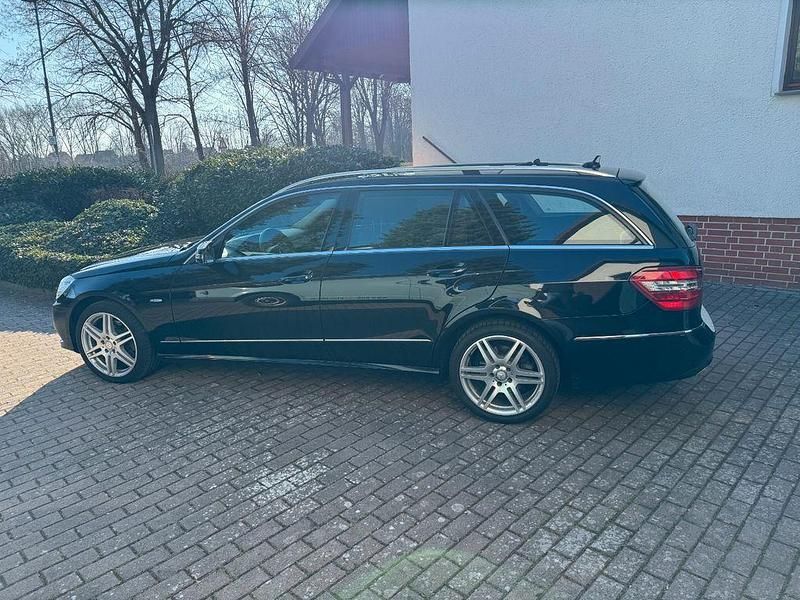 Gebraucht Mercedes E350 Avantgarde 265 PS (194 kW) 2012 Schwarz Limousine
