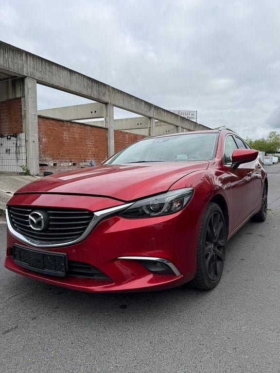 Rot Gebraucht 2015 Mazda 6 Sports-Line Limousine | 5.299 € (Superpreis) - Bild 1/4
