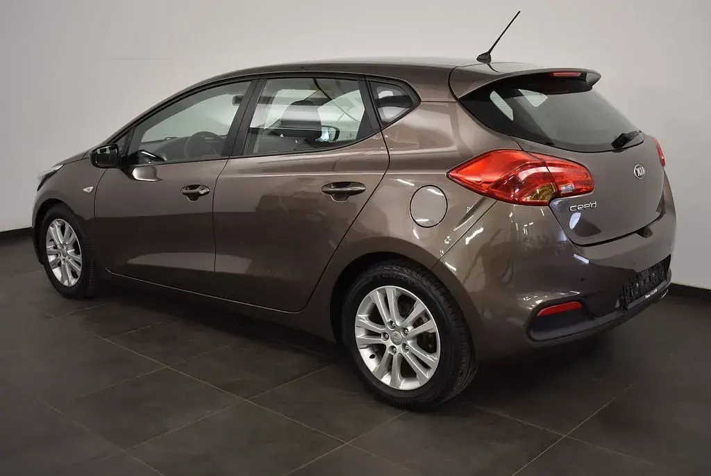 Gebraucht Kia Ceed Edition 7 135 PS (99 kW) 2013 Beige Kleinwagen