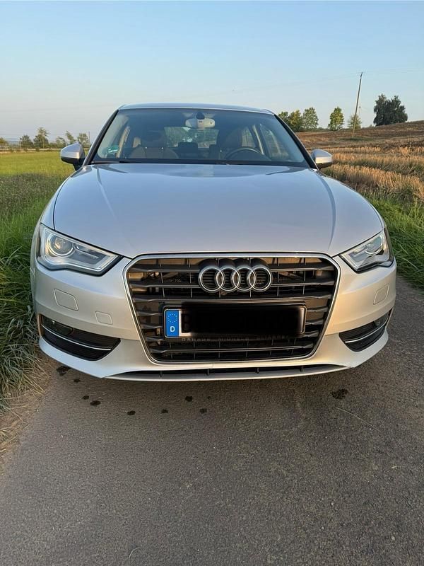 Silber Gebraucht 2015 Audi A3 Kleinwagen | 7.400 € (Guter Preis) - Bild 1/4