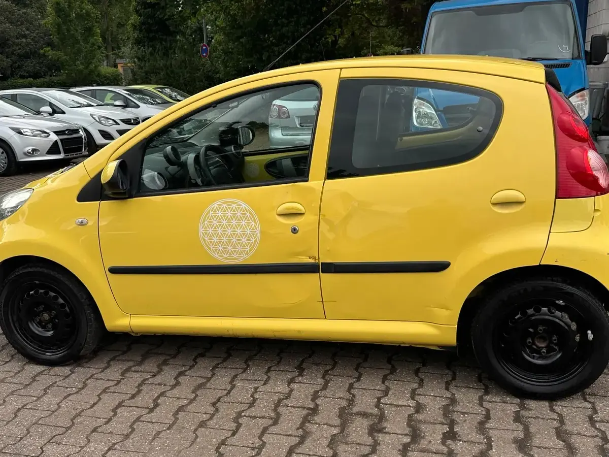 Gebraucht Peugeot 107 68 PS (50 kW) 2006 Gelb Kleinwagen