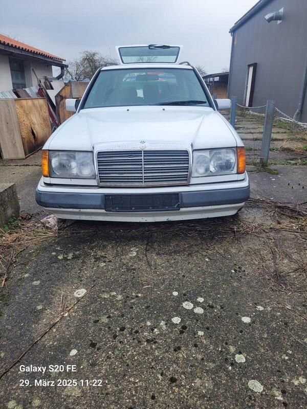 Weiß Gebraucht 1992 Mercedes 230 Kombi | 1.200 € - Bild 1/4