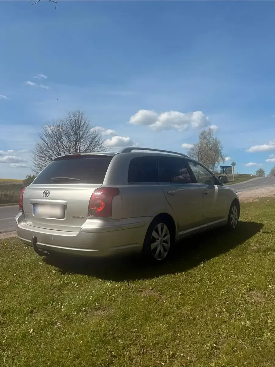 Gebraucht Toyota Avensis T2 129 PS (94 kW) 2004 Silber Kombi