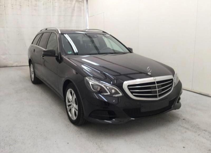 Second-hand Mercedes E250 204 CP (150 kW) 2014 Negru Berlinǎ
