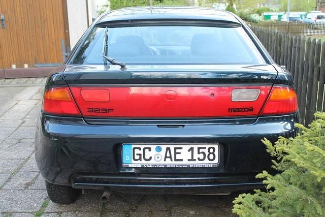 Gebraucht Mazda 323F 120 PS (88 kW) 1997 Grün metallic Limousine