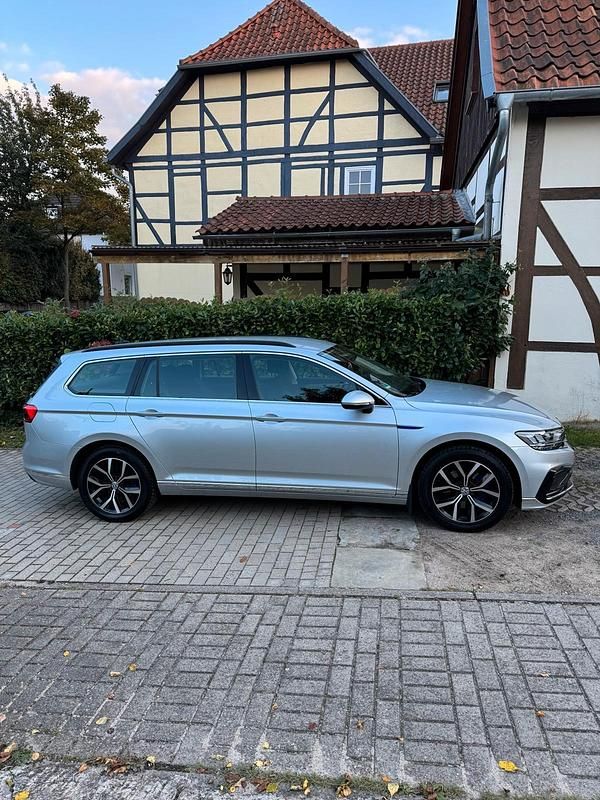Gebraucht VW Passat GTE 156 PS (114 kW) 2021 Silber Kombi