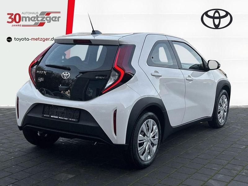 Neu Toyota Aygo X X-pure 116 PS (85 kW) 2025 Weiss SUV
