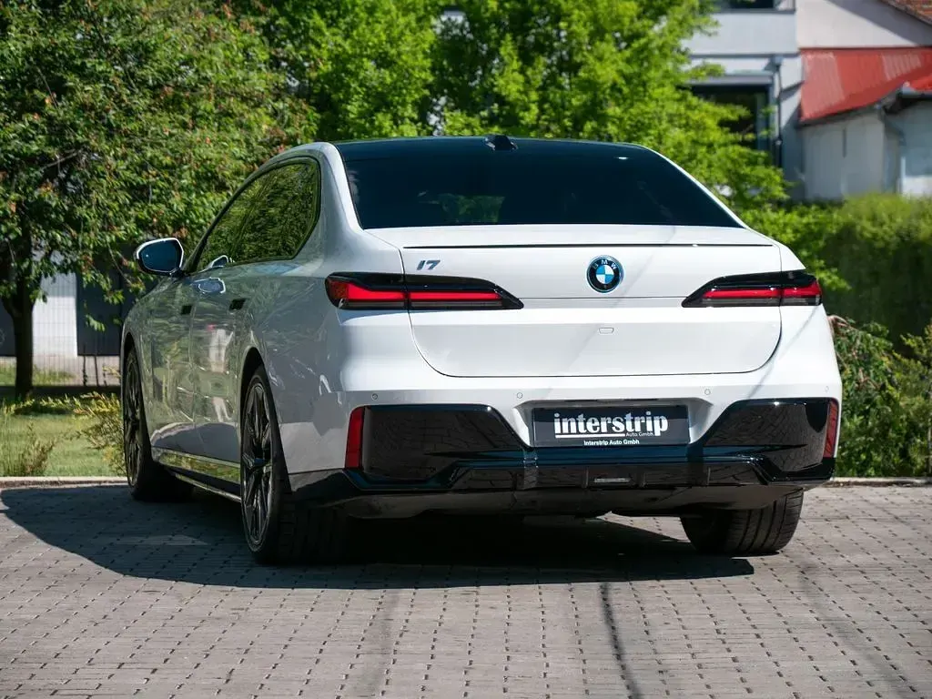 Gebraucht BMW i7 M Sport 400 kW (544 PS) 2026 Weiß Limousine