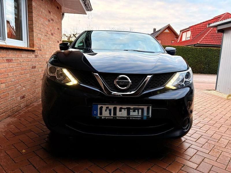 Schwarz Gebraucht 2016 Nissan Qashqai Visia SUV | 8.999 € (Guter Preis) - Bild 1/4